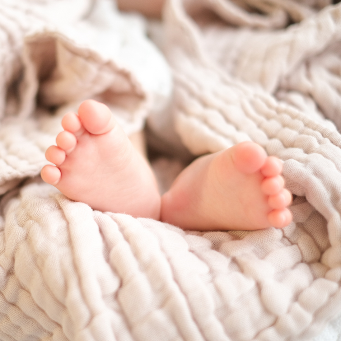 パステルカラーのやわらかいやさしいガーゼ しかくいおくるみ | タナカ